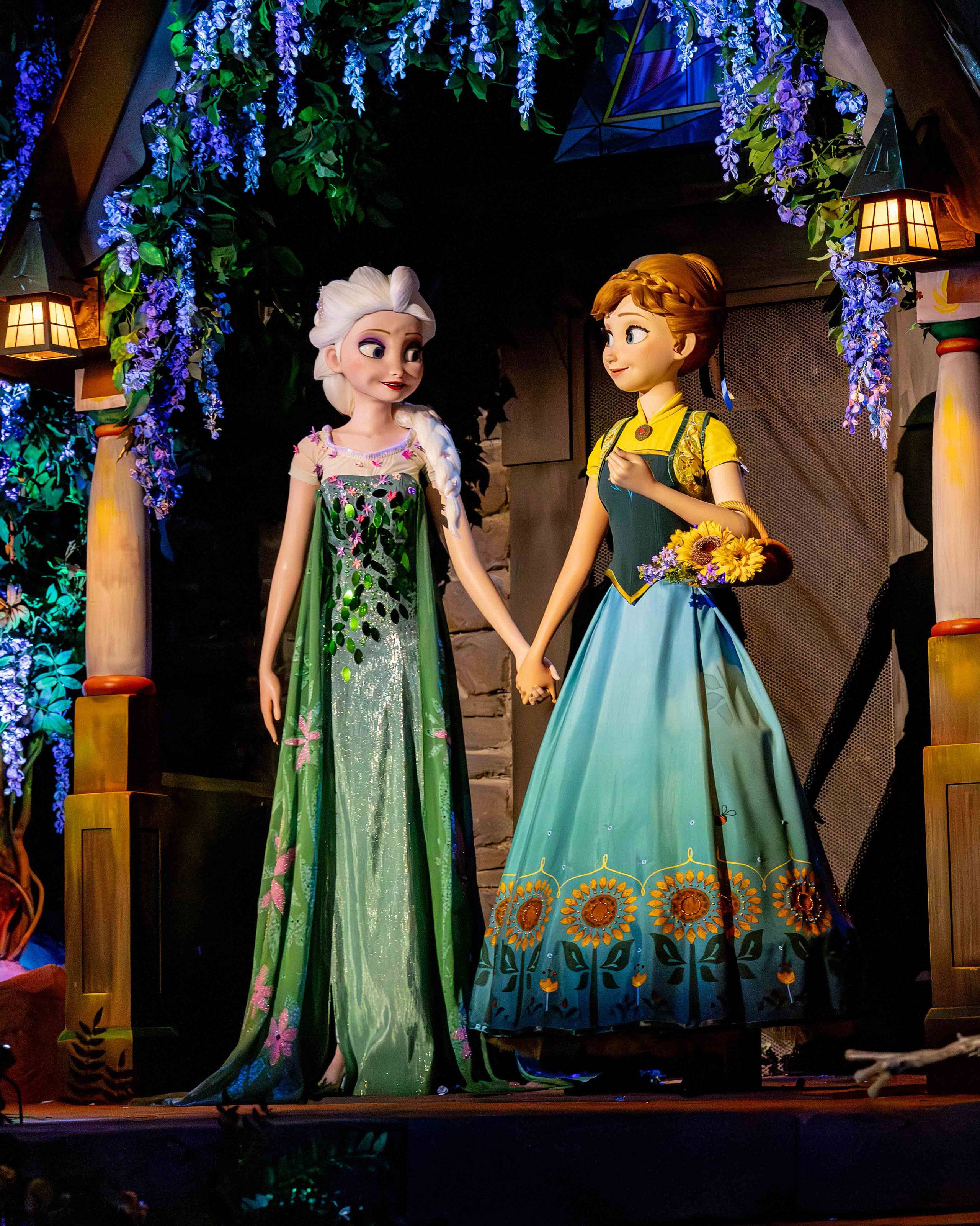 Vista completa del nuevo animatronic de Elsa en Frozen Ever After EPCOT